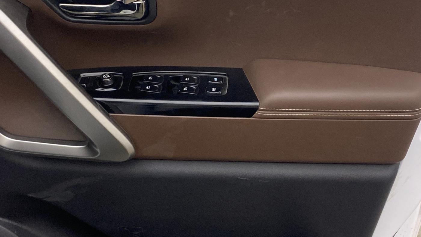 2025 Mahindra SCORPIO-N N Z8 S Petrol AT, Petrol, Automatic, 8,772 km, Driver Side Door Panels Control