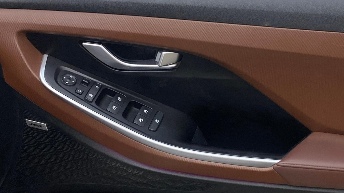 2021 Hyundai ALCAZAR PLATINUM(O) 6STR 1.5 AT, Diesel, Automatic, 1,04,677 km, Driver Side Door Panels Control