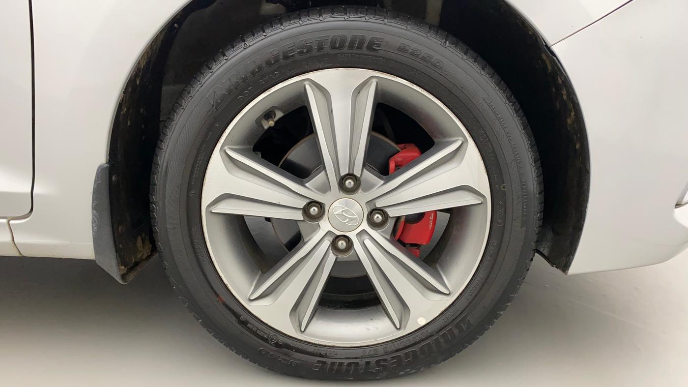 2018 Hyundai Verna 1.6 SX (O) CRDI MT, Diesel, Manual, 74,587 km, Right Front Wheel