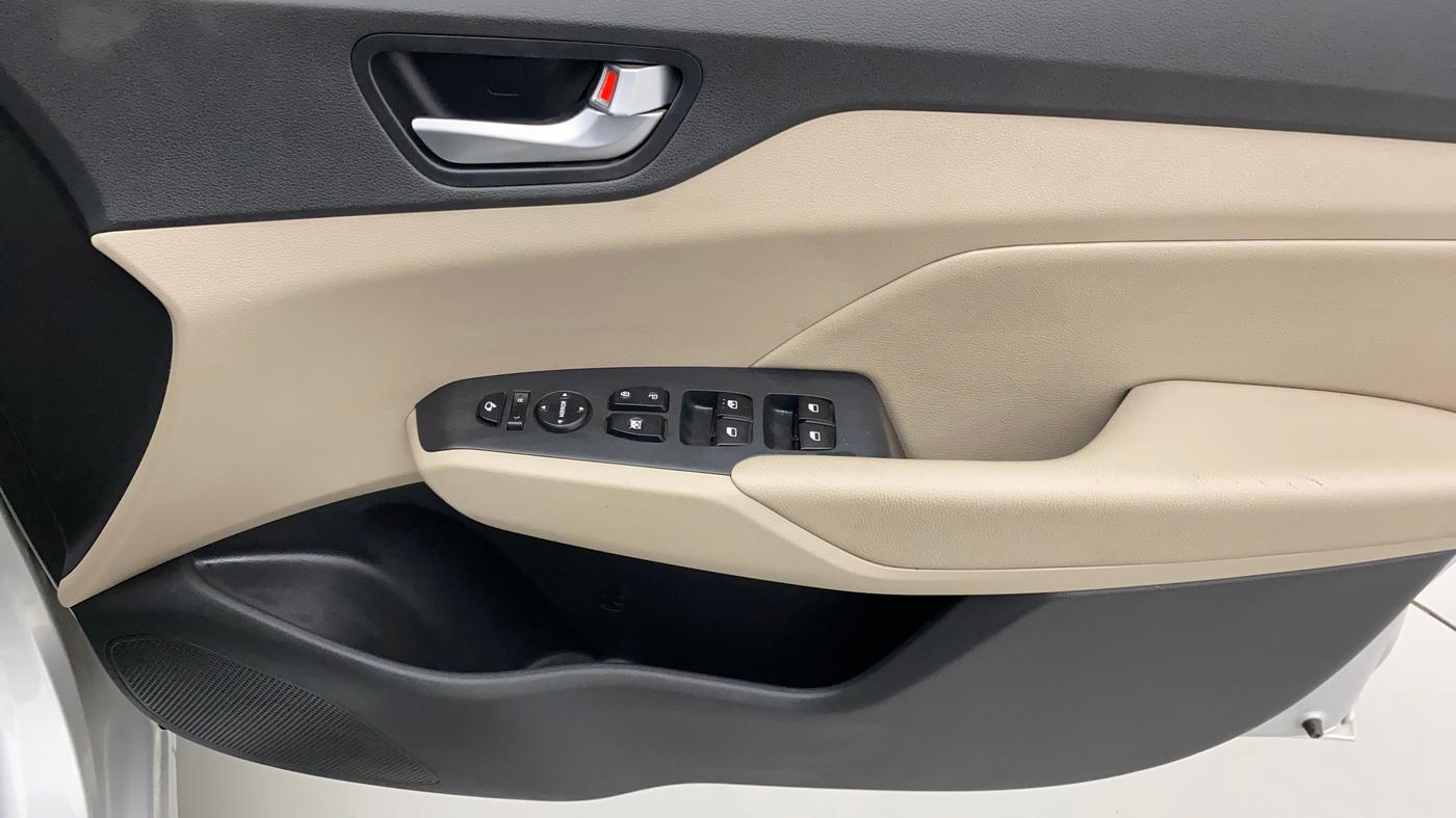 2018 Hyundai Verna 1.6 SX (O) CRDI MT, Diesel, Manual, 74,587 km, Driver Side Door Panels Control