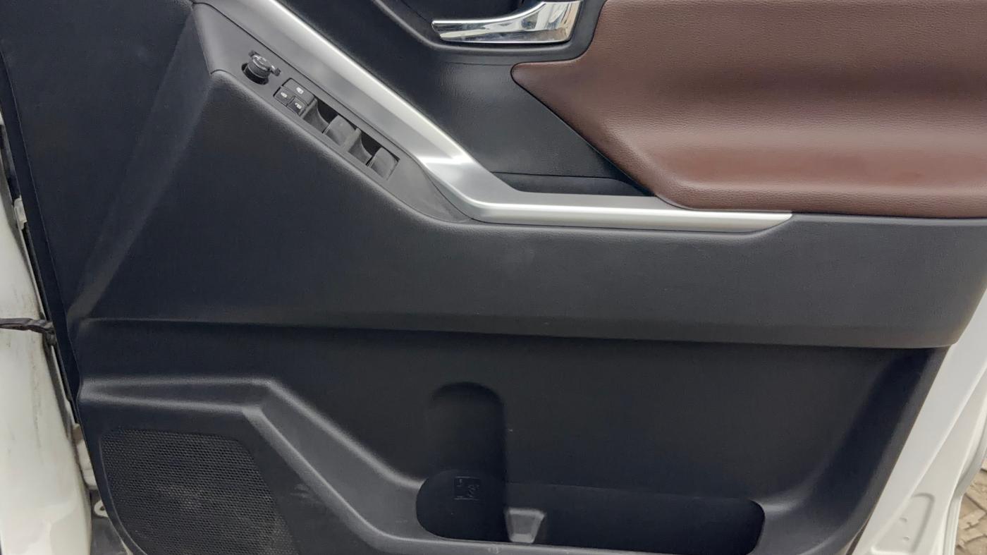 2024 Toyota INNOVA HYCROSS ZX HYBRID 7 STR, Hybrid, Automatic, 24,109 km, Driver Side Door Panels Control