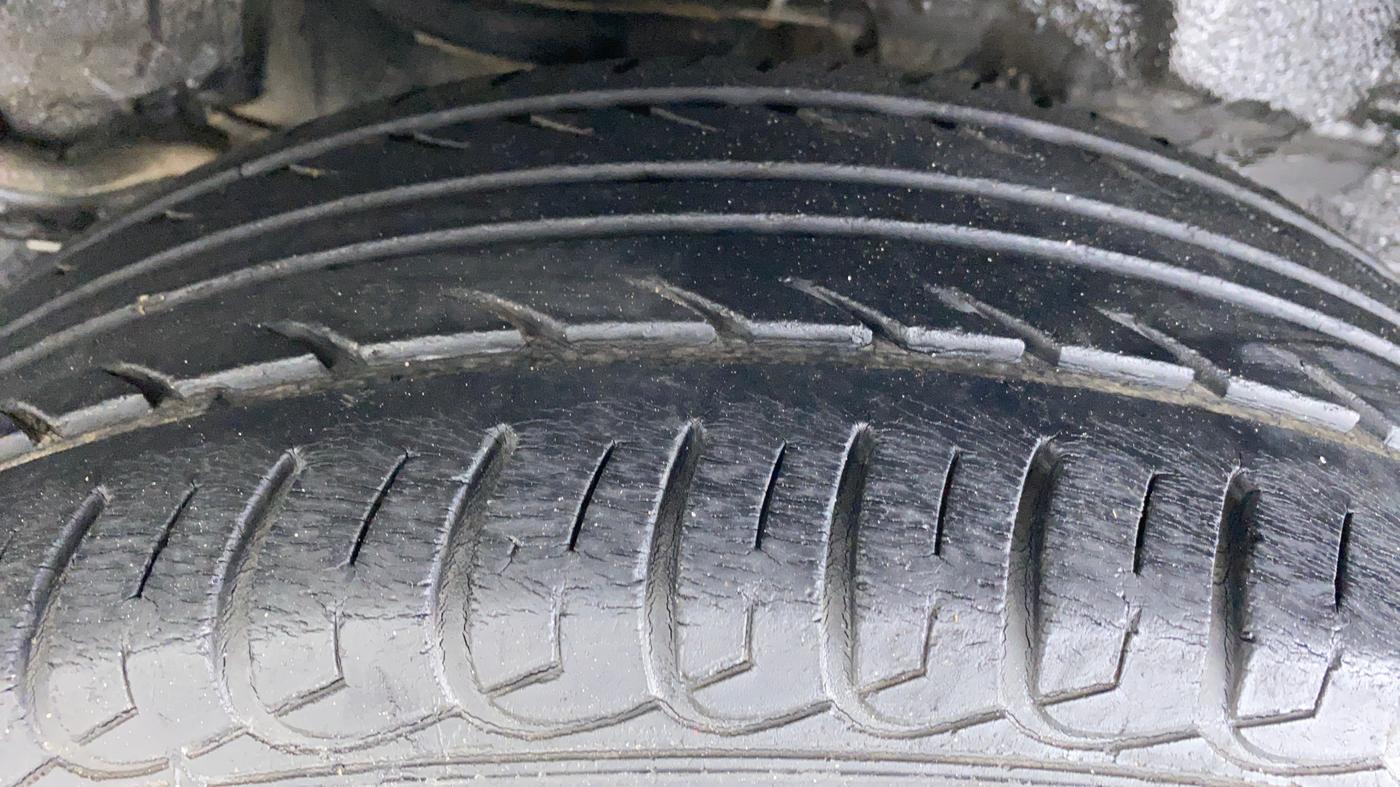 2011 Toyota Corolla Altis 1.8 G, Petrol, Manual, 67,066 km, Left Rear Tyre Tread