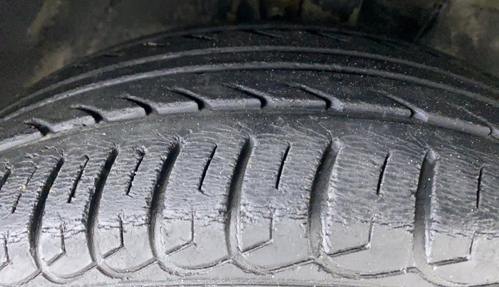 2011 Toyota Corolla Altis 1.8 G, Petrol, Manual, 67,066 km, Right Front Tyre Tread