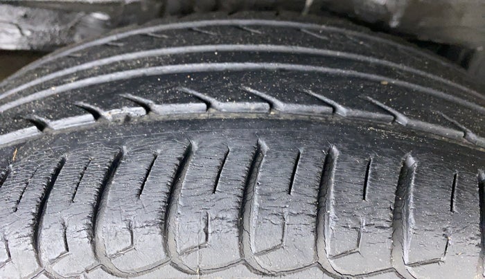 2011 Toyota Corolla Altis 1.8 G, Petrol, Manual, 67,066 km, Right Rear Tyre Tread
