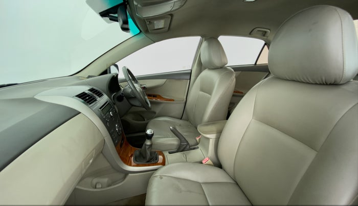 2011 Toyota Corolla Altis 1.8 G, Petrol, Manual, 67,066 km, Right Side Front Door Cabin