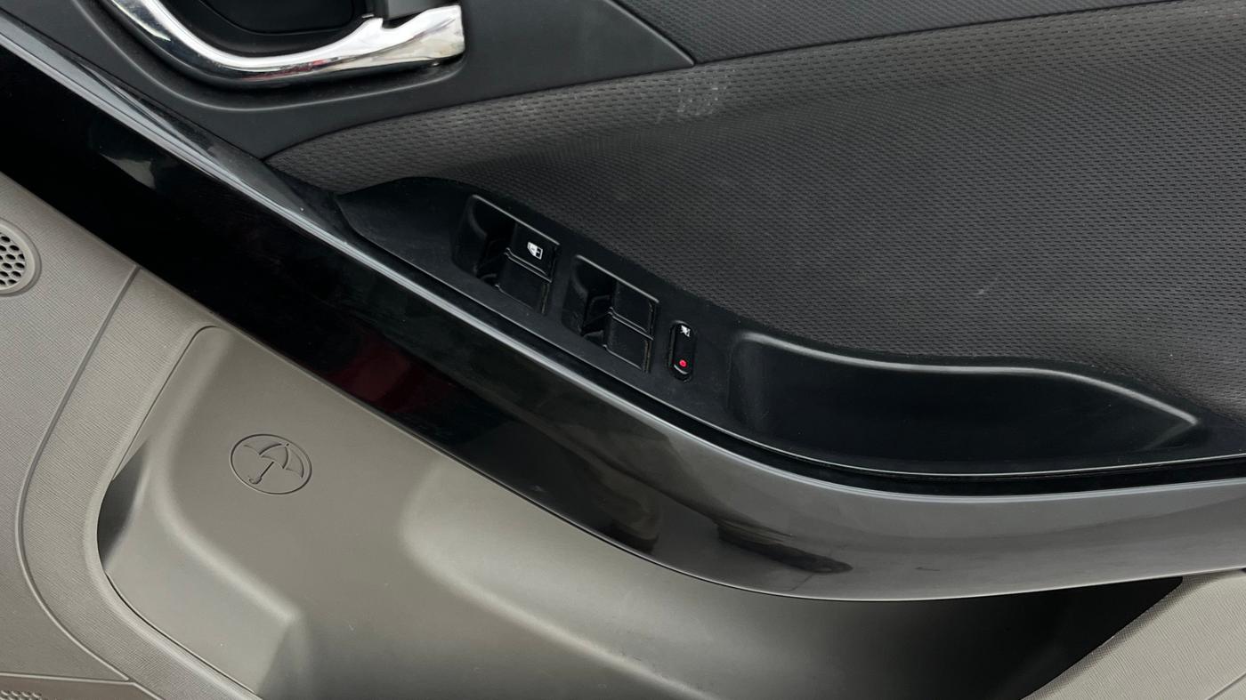 2019 Tata NEXON XZ PLUS DIESEL DUAL TONE, Diesel, Manual, 71,844 km, Driver Side Door Panels Control