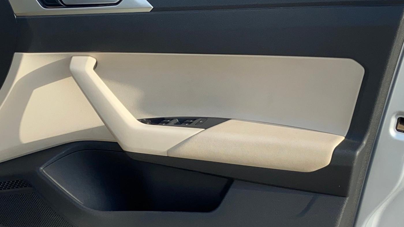 2022 Volkswagen VIRTUS TOPLINE TSI 1.0 AT, Petrol, Automatic, 81,788 km, Driver Side Door Panels Control