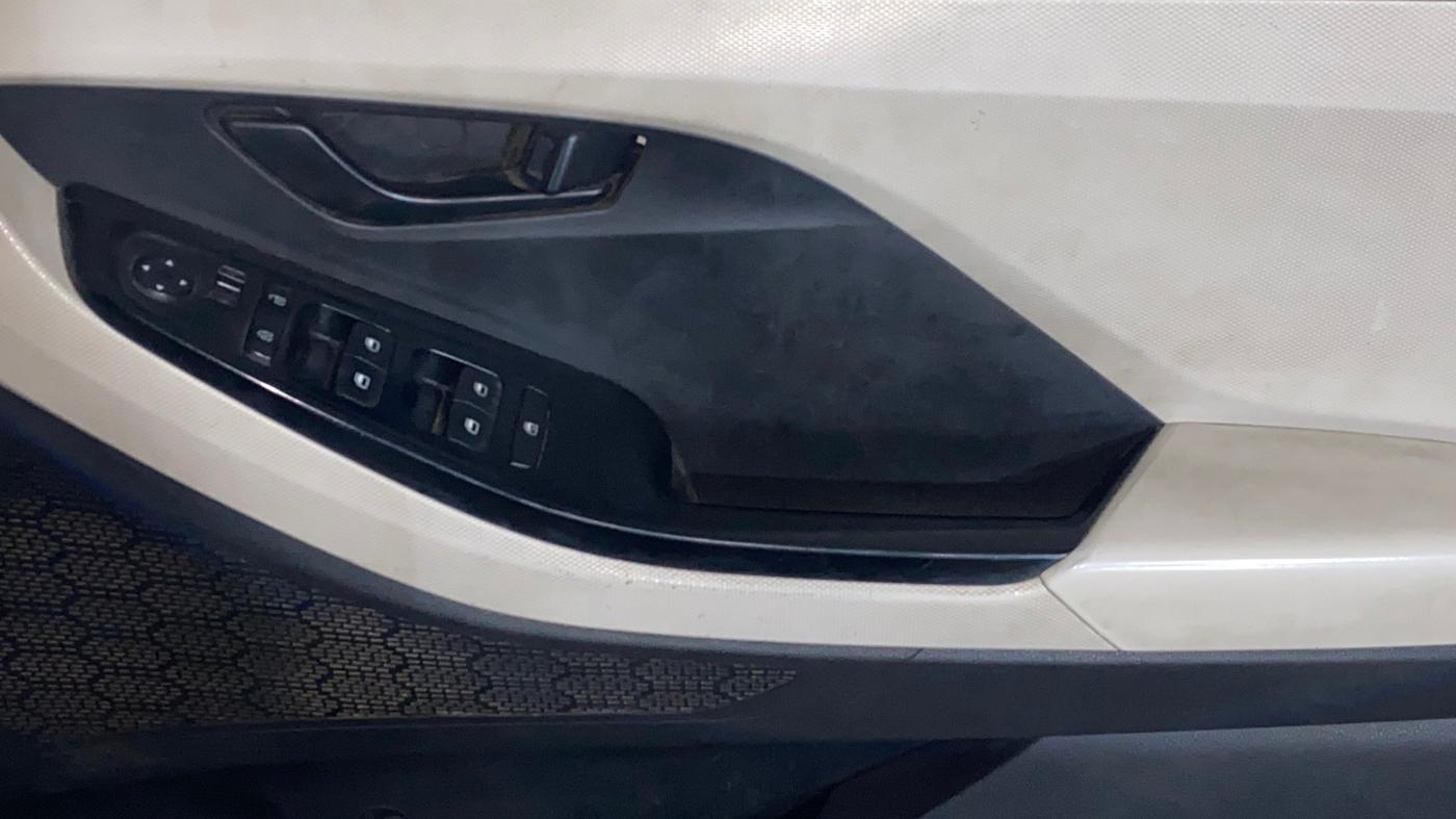 2022 Hyundai Creta EX 1.5 DIESEL, Diesel, Manual, 22,498 km, Driver Side Door Panels Control