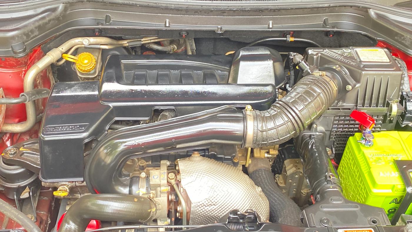 2019 Mahindra XUV300 W8 1.5 DIESEL AMT, Diesel, Automatic, 1,02,026 km, Engine View