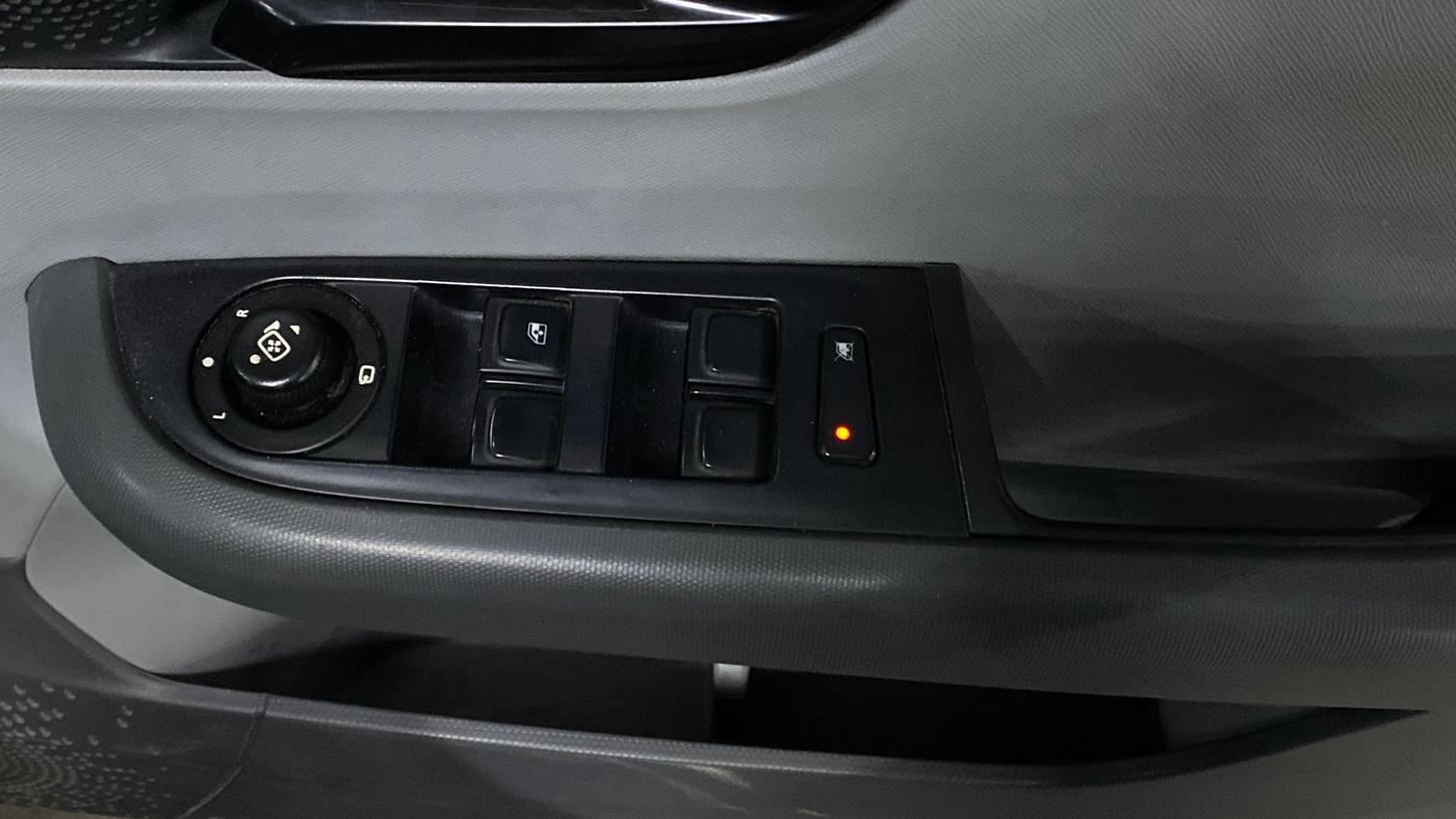 2020 Tata ALTROZ XM PETROL, Petrol, Manual, 81,344 km, Driver Side Door Panels Control