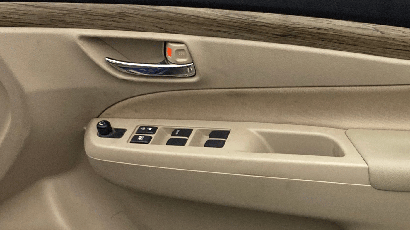 2022 Maruti Ciaz SIGMA 1.5 SHVS MT  PETROL, Petrol, Manual, 44,398 km, Driver Side Door Panels Control