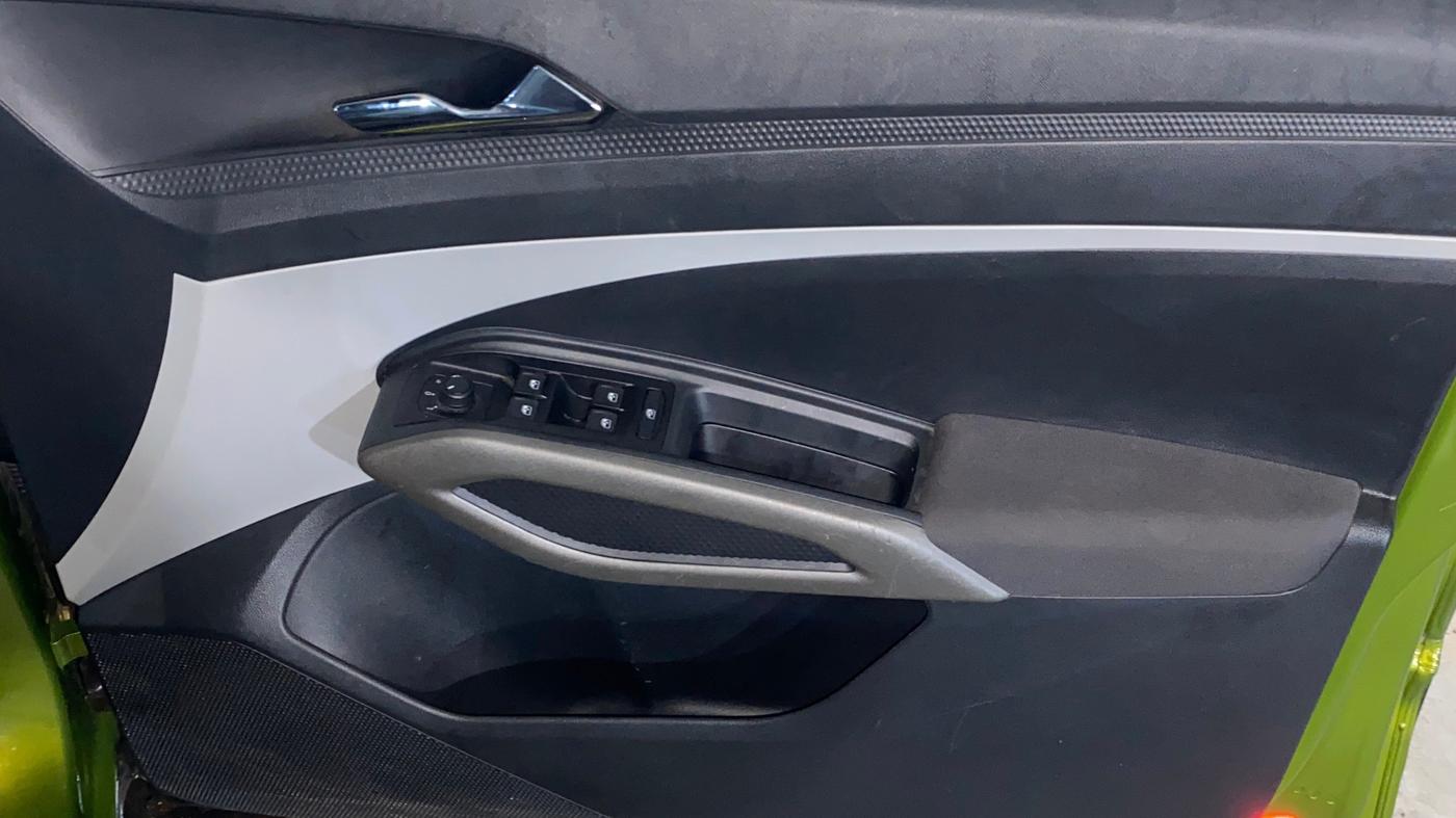 2025 Skoda Kylaq Signature AT, Petrol, Automatic, 9,642 km, Driver Side Door Panels Control