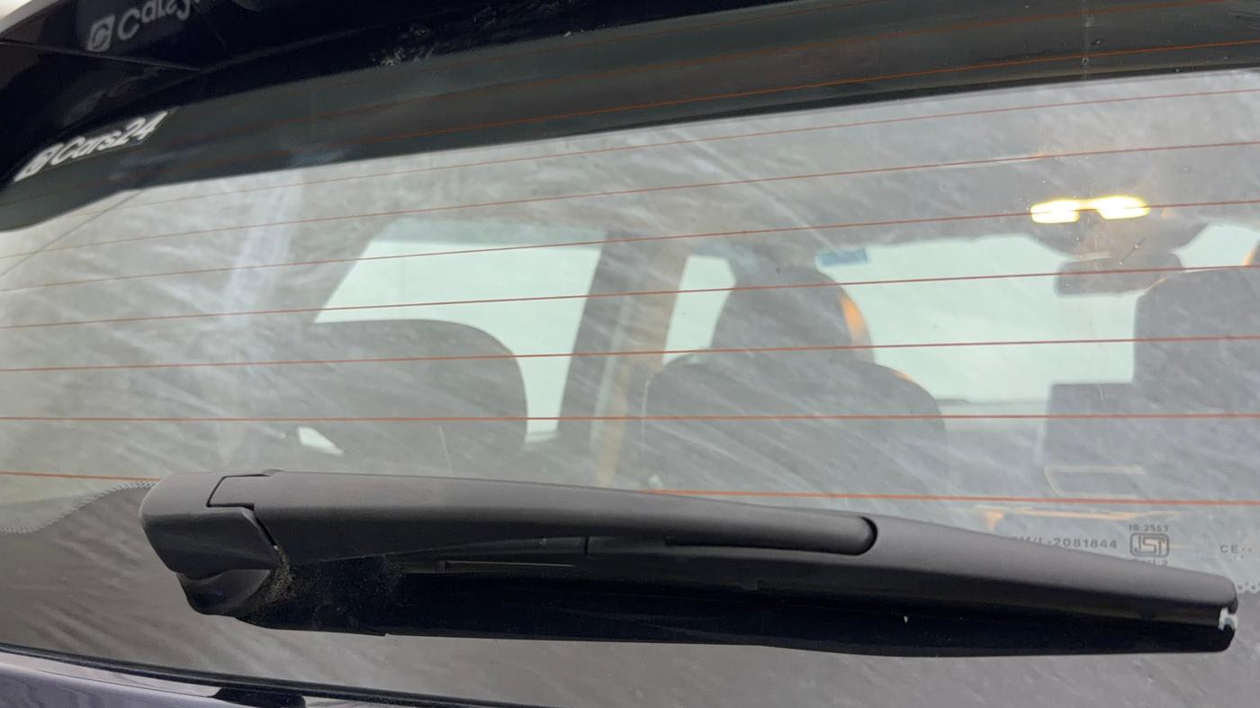 2024 Mahindra XUV 3XO AX5 1.2 L TCMPFi, Petrol, Manual, 8,818 km, Rear Wiper