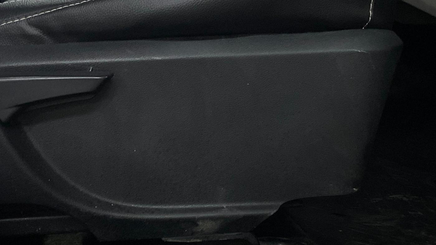 2017 Mahindra Kuv100 K4 5 STR, Petrol, Manual, 79,684 km, Driver Side Adjustment Panel
