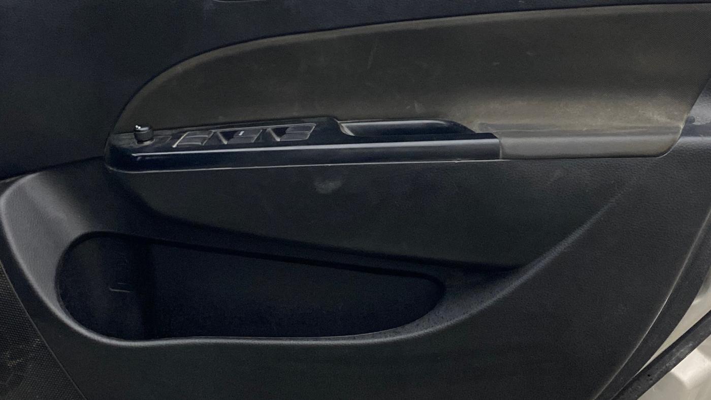 2013 Maruti Swift VDI, Diesel, Manual, 1,45,424 km, Driver Side Door Panels Control