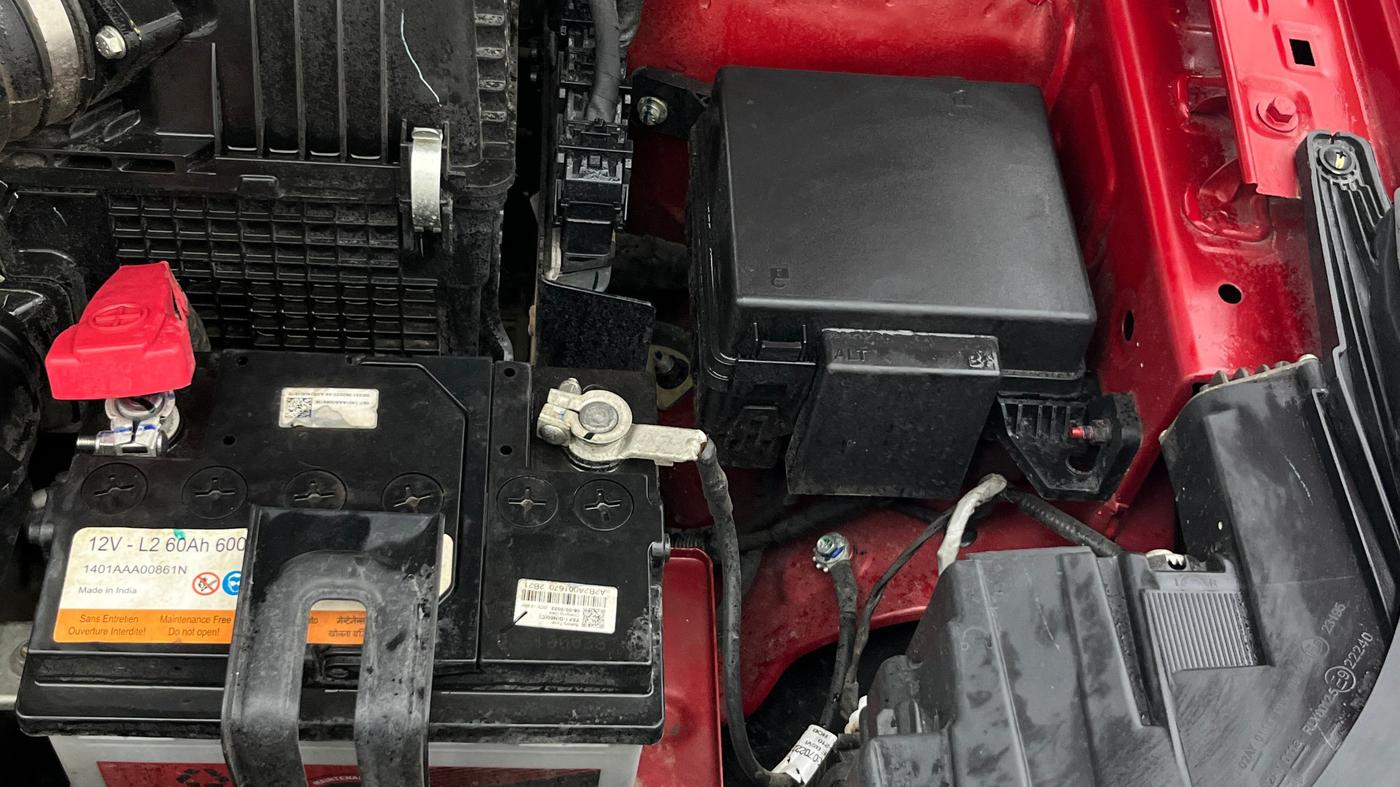 2022 Mahindra XUV300 W8 (O) 1.2 PETROL, Petrol, Manual, 20,984 km, Engine View - Left