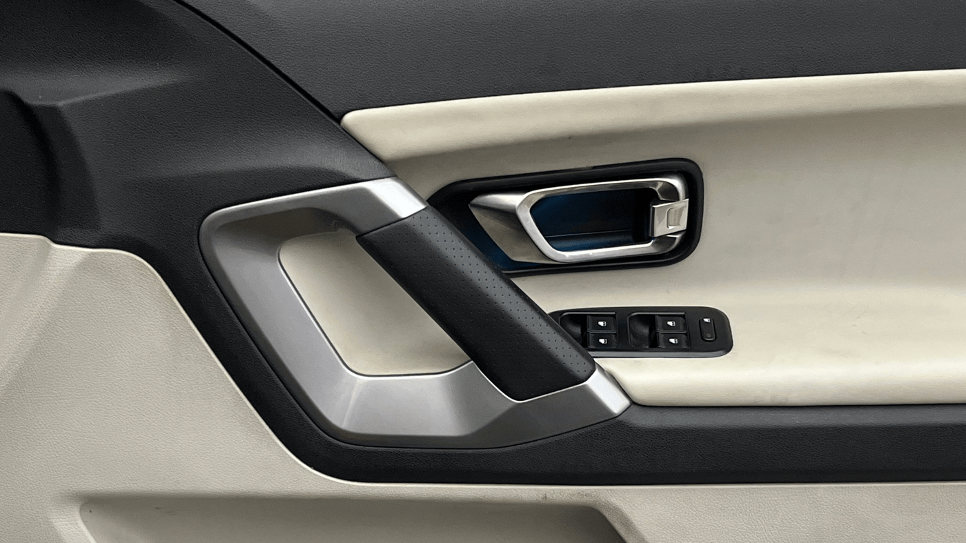 2021 Tata Safari XZA PLUS, Diesel, Automatic, 92,954 km, Driver Side Door Panels Control