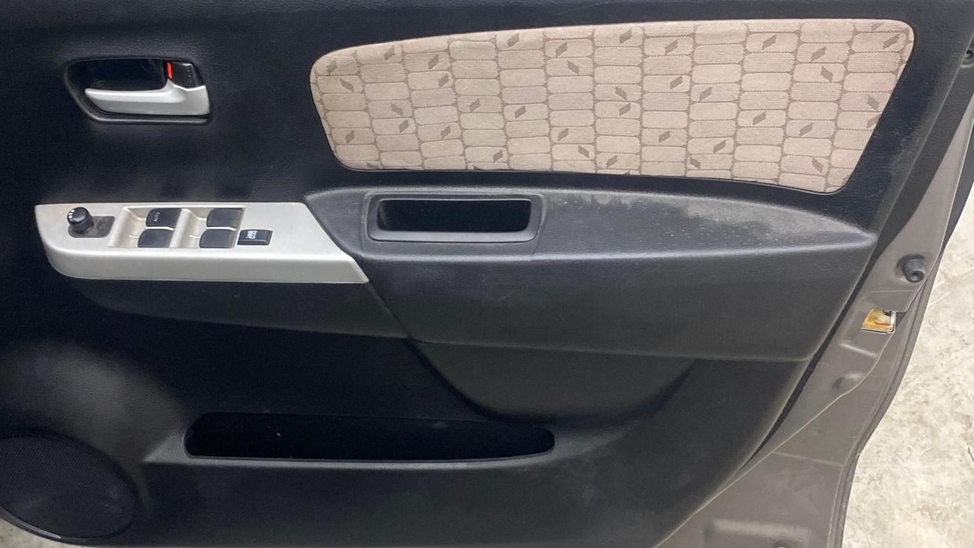 2014 Maruti Wagon R 1.0 VXI, Petrol, Manual, 51,855 km, Driver Side Door Panels Control