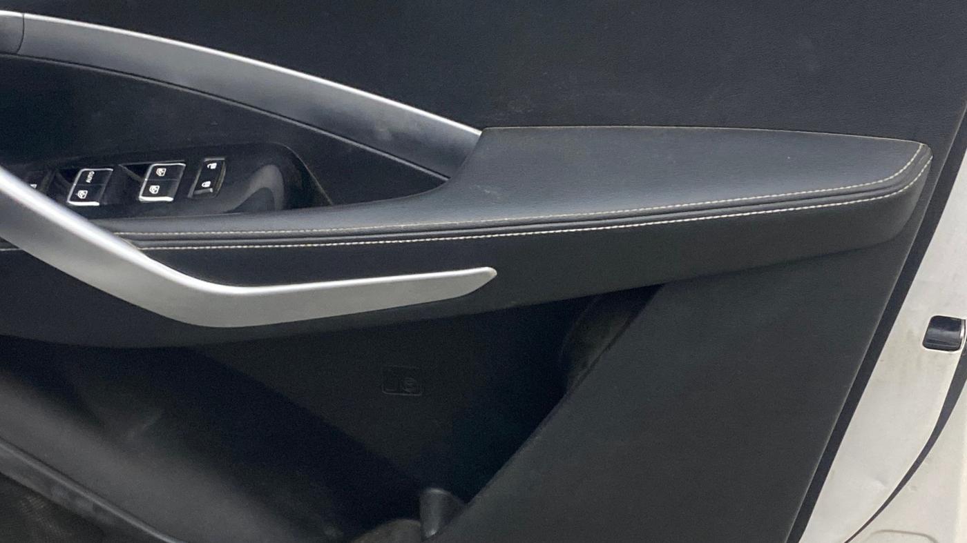 2020 MG HECTOR SMART HYBRID 1.5 PETROL, Petrol, Manual, 89,183 km, Driver Side Door Panels Control