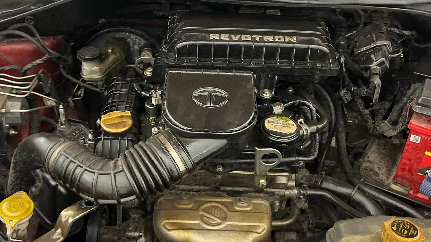 2017 Tata Tiago XZA PETROL, CNG, Automatic, 64,208 km, Engine View - Right
