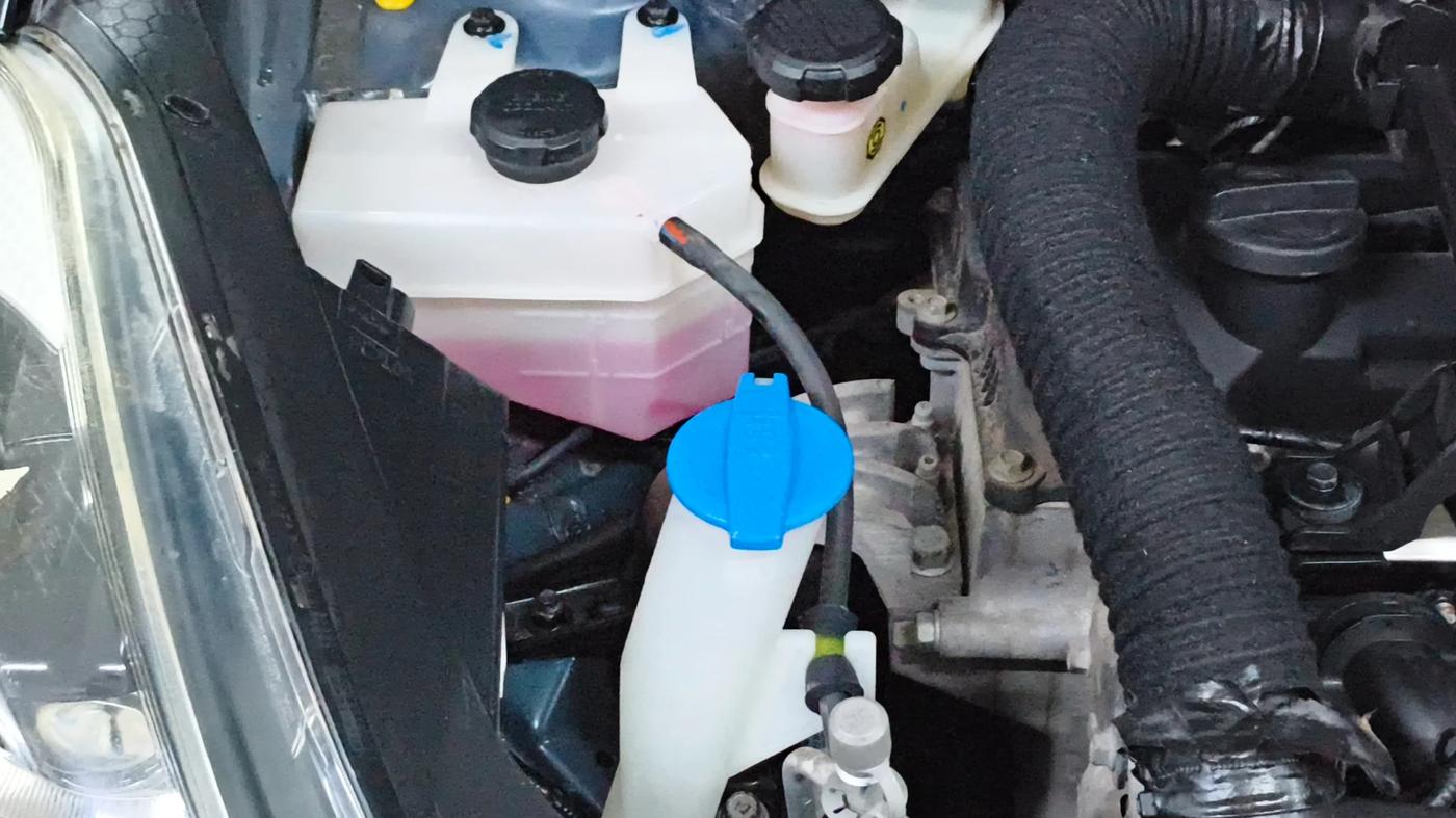 2021 Hyundai GRAND I10 NIOS SPORTZ AMT 1.2 KAPPA VTVT, Petrol, Automatic, 38,633 km, Engine View - Right