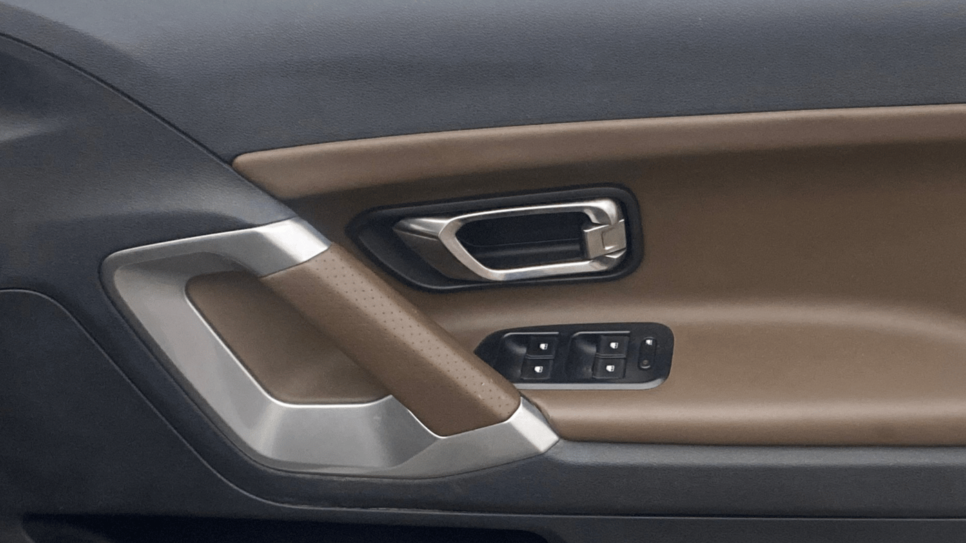 2020 Tata Harrier XZA PLUS 2.0L DUAL TONE, Diesel, Automatic, 64,390 km, Driver Side Door Panels Control