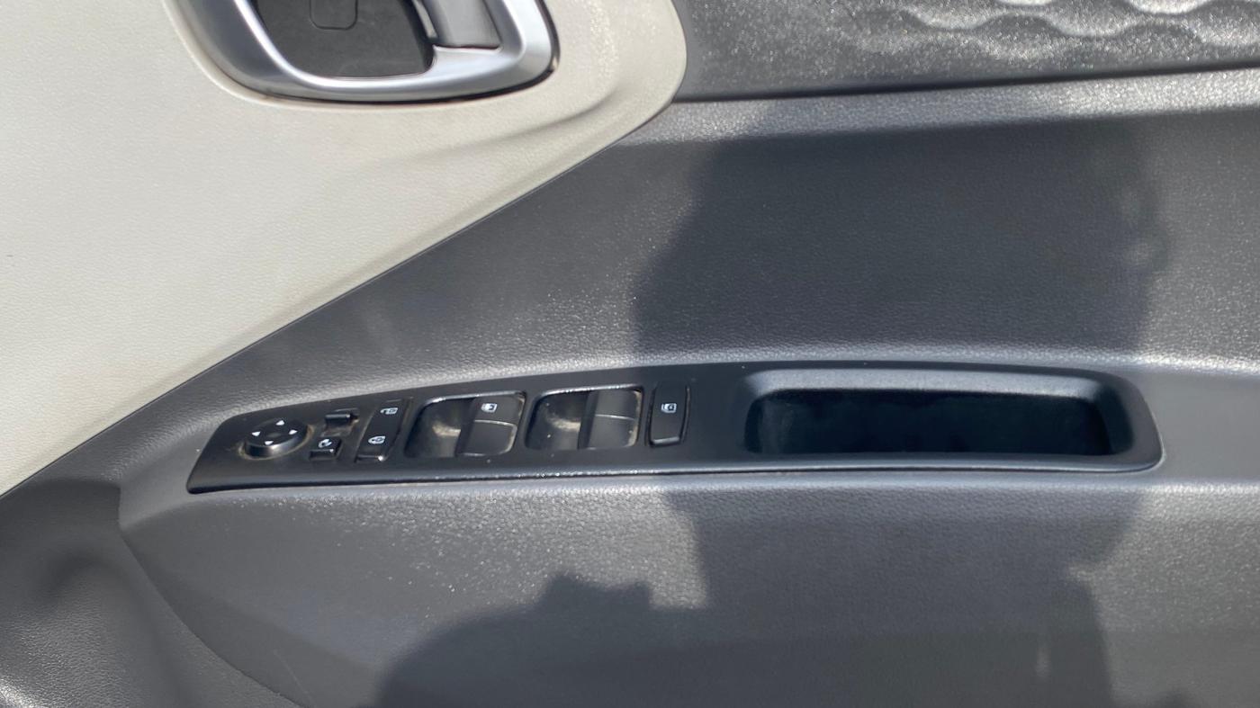 2020 Hyundai GRAND I10 NIOS SPORTZ 1.2 KAPPA VTVT, Petrol, Manual, 26,206 km, Driver Side Door Panels Control