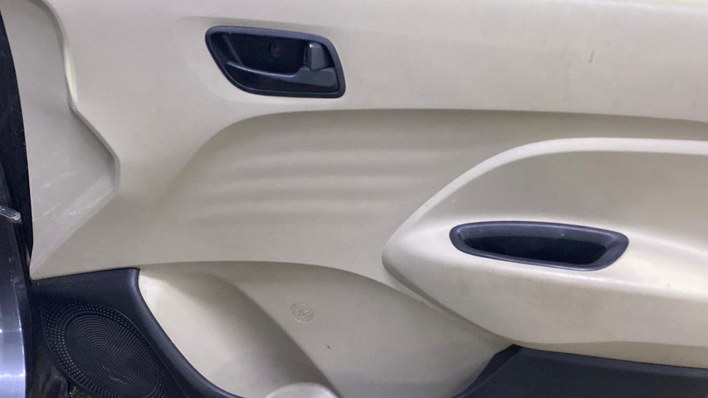 2020 Hyundai NEW SANTRO ERA EXECUTIVE, Petrol, Manual, 27,716 km, Driver Side Door Panels Control