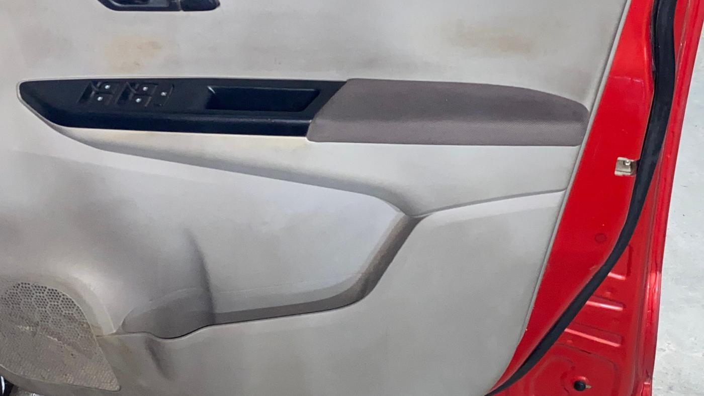 2017 Mahindra Kuv100 K6 6 STR, Petrol, Manual, 25,287 km, Driver Side Door Panels Control