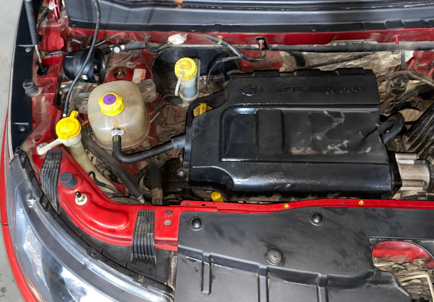 2017 Mahindra Kuv100 K6 6 STR, Petrol, Manual, 25,287 km, Engine View - Right