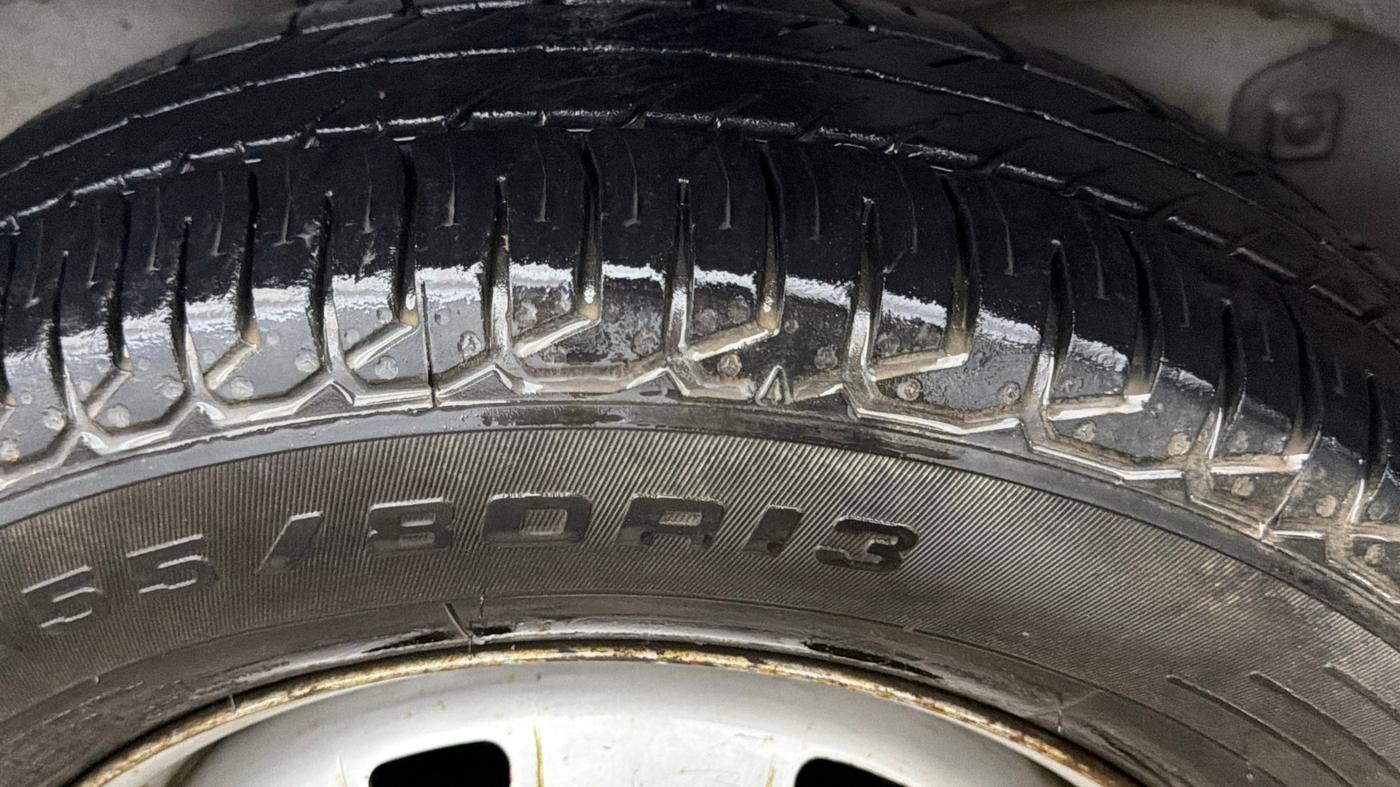 2016 Maruti Eeco 7 STR, CNG, Manual, 91,727 km, Left Front Tyre Tread