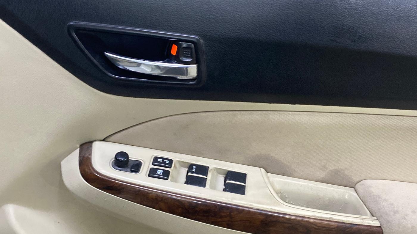 2018 Maruti Dzire ZXI AMT, Petrol, Automatic, 59,674 km, Driver Side Door Panels Control