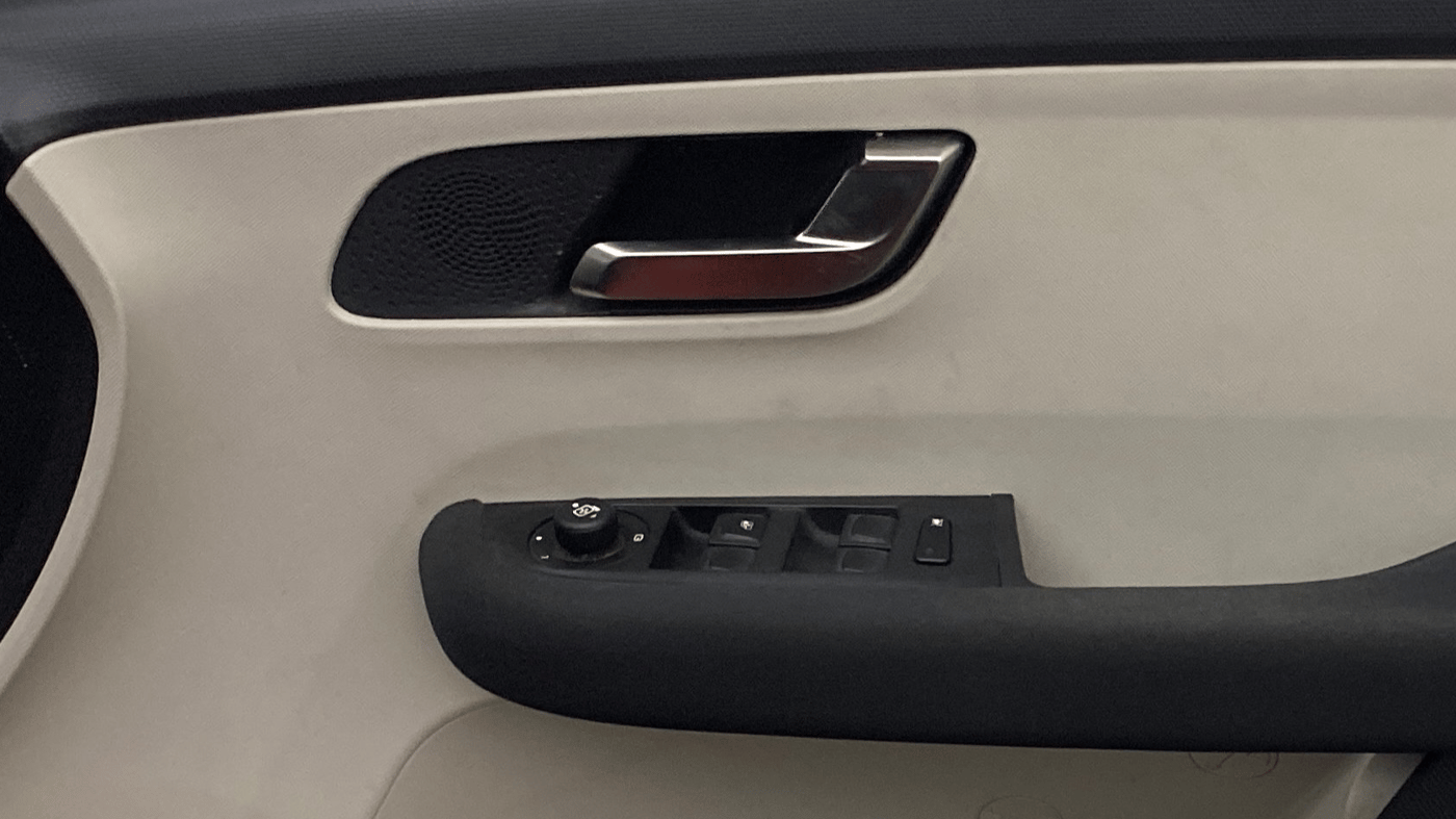 2023 Tata ALTROZ XZA PLUS, Petrol, Automatic, 9,023 km, Driver Side Door Panels Control