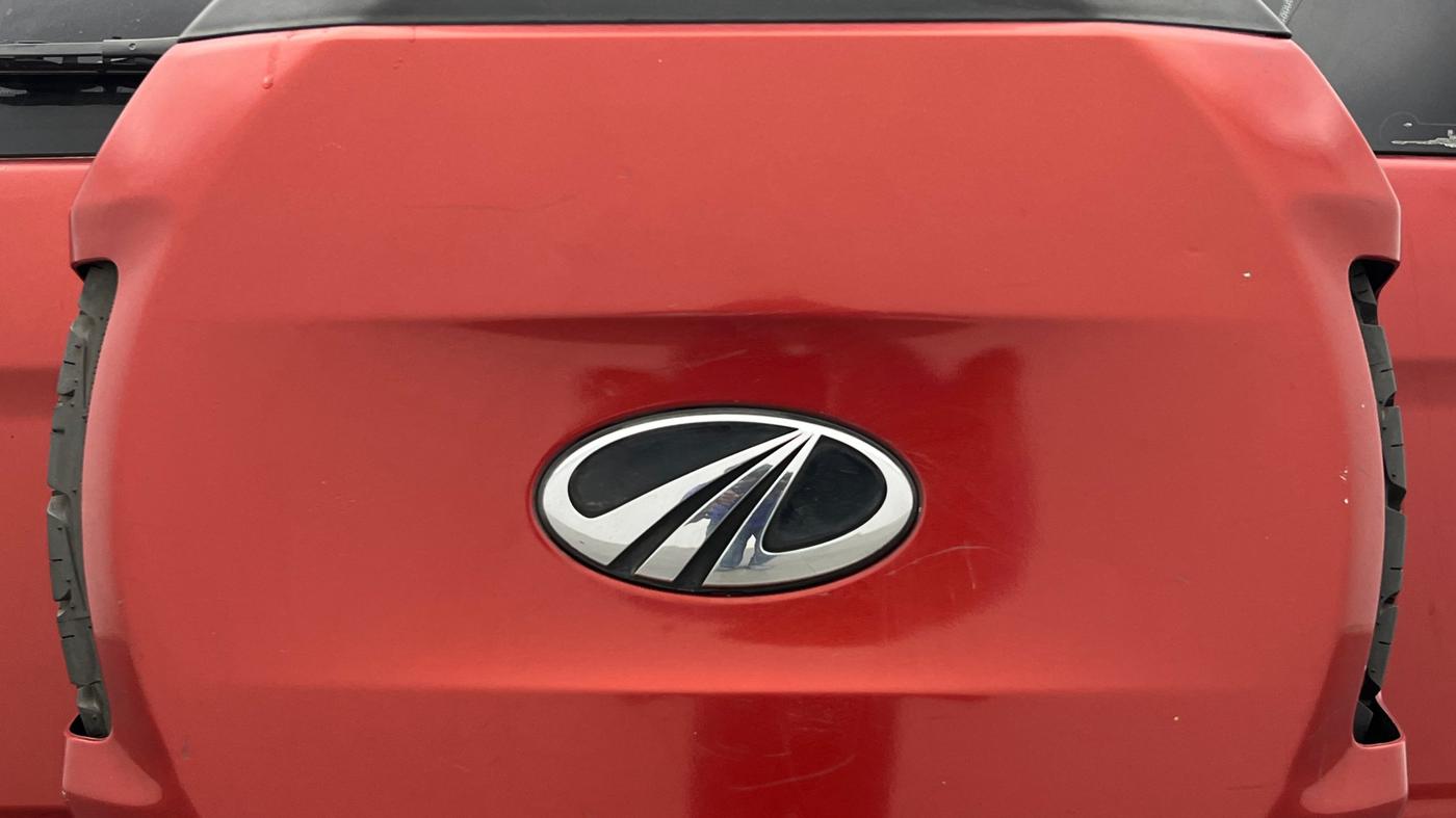2017 Mahindra TUV300 T8 DUAL TONE, Diesel, Manual, 1,12,490 km, Spare Tyre
