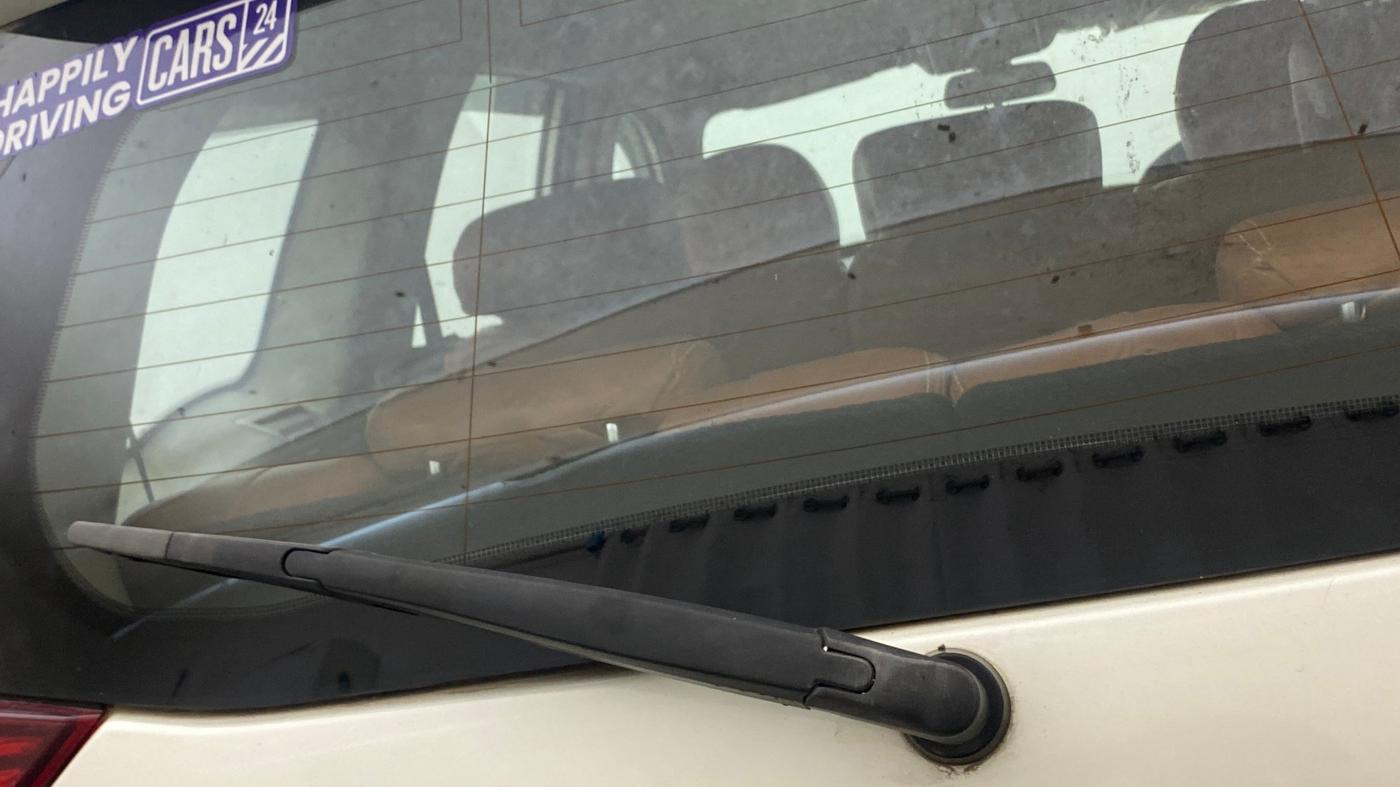 2018 Mahindra XUV500 W7, Diesel, Manual, 1,31,063 km, Rear Wiper