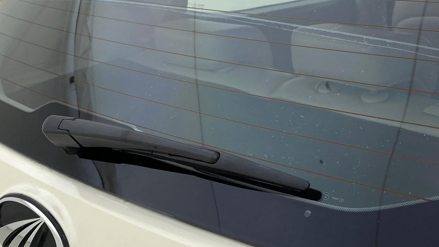 2019 Mahindra XUV300 W8 (O) 1.5 DIESEL AMT, Diesel, Automatic, 1,40,621 km, Rear Wiper