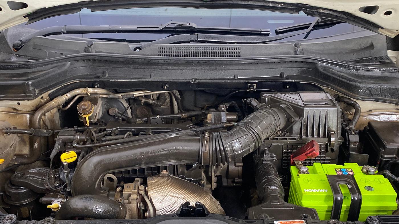 2019 Mahindra XUV300 W8 (O) 1.5 DIESEL AMT, Diesel, Automatic, 1,40,621 km, Engine View