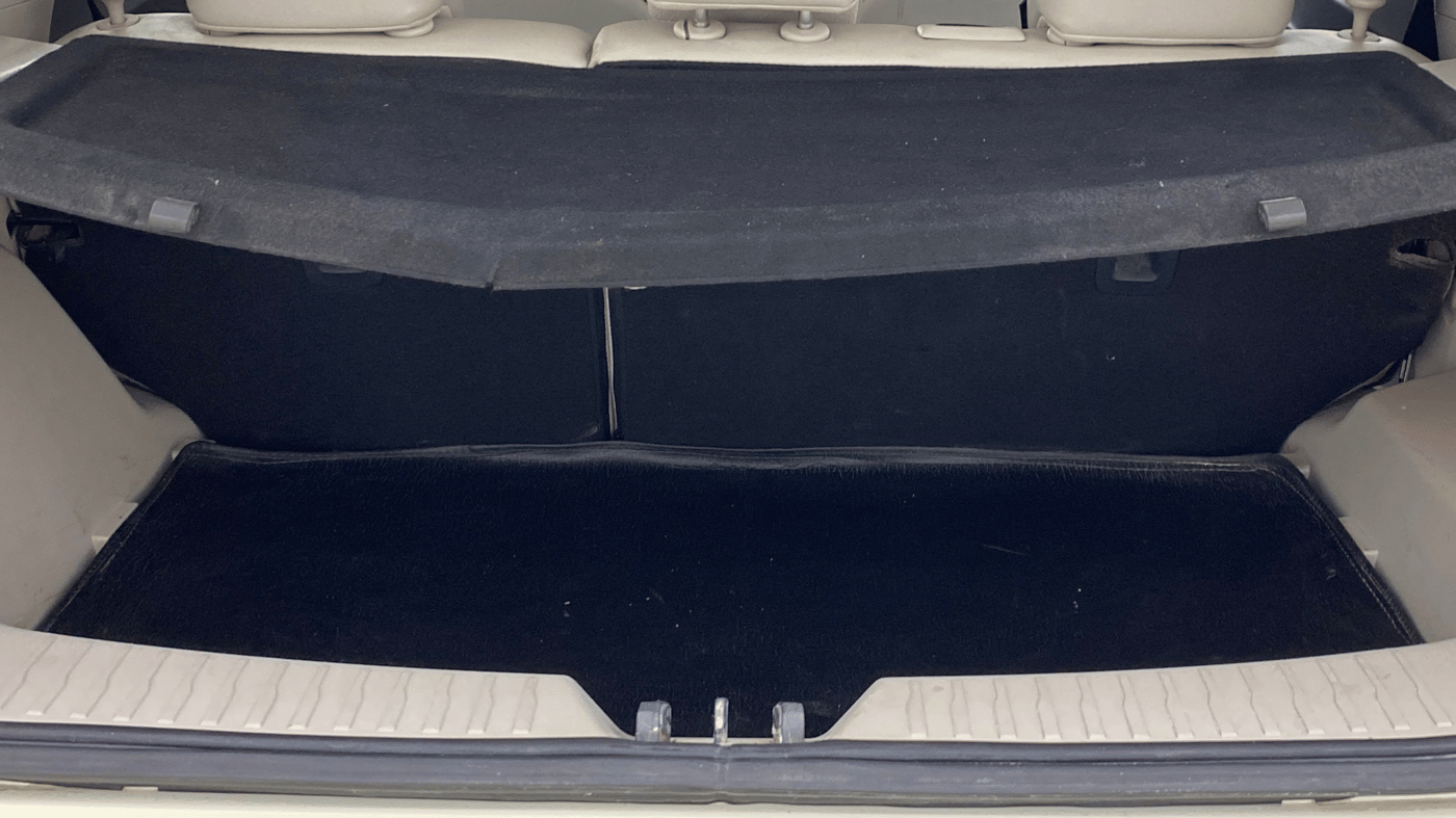 2019 Mahindra XUV300 W8 (O) 1.5 DIESEL AMT, Diesel, Automatic, 1,40,621 km, Boot Inside