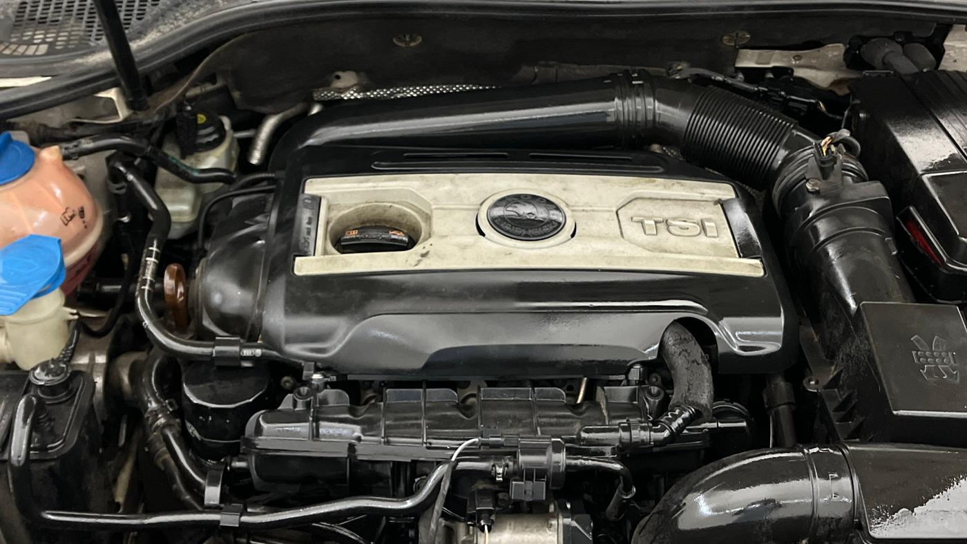 2013 Skoda Superb ELEGANCE 1.8 TSI AT, Petrol, Automatic, 73,637 km, Engine View - Right
