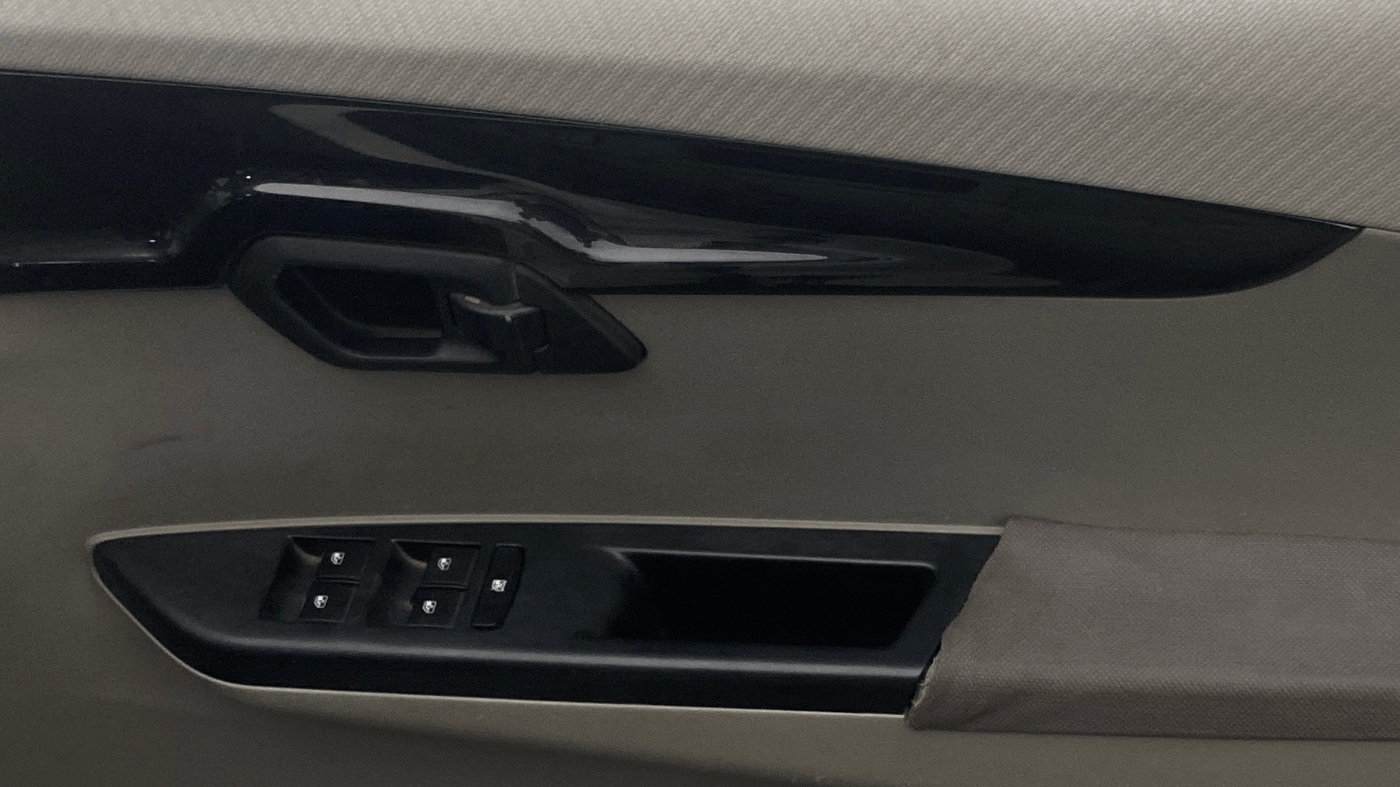 2016 Mahindra Kuv100 K8 D 5 STR, Diesel, Manual, 89,762 km, Driver Side Door Panels Control