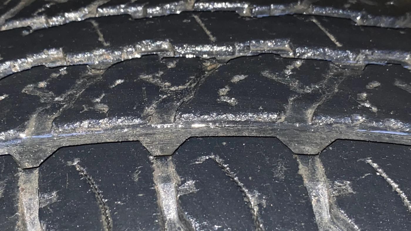 2022 Mahindra Thar LX PETROL HT 4WD AT, Petrol, Automatic, 66,474 km, Left Front Tyre Tread