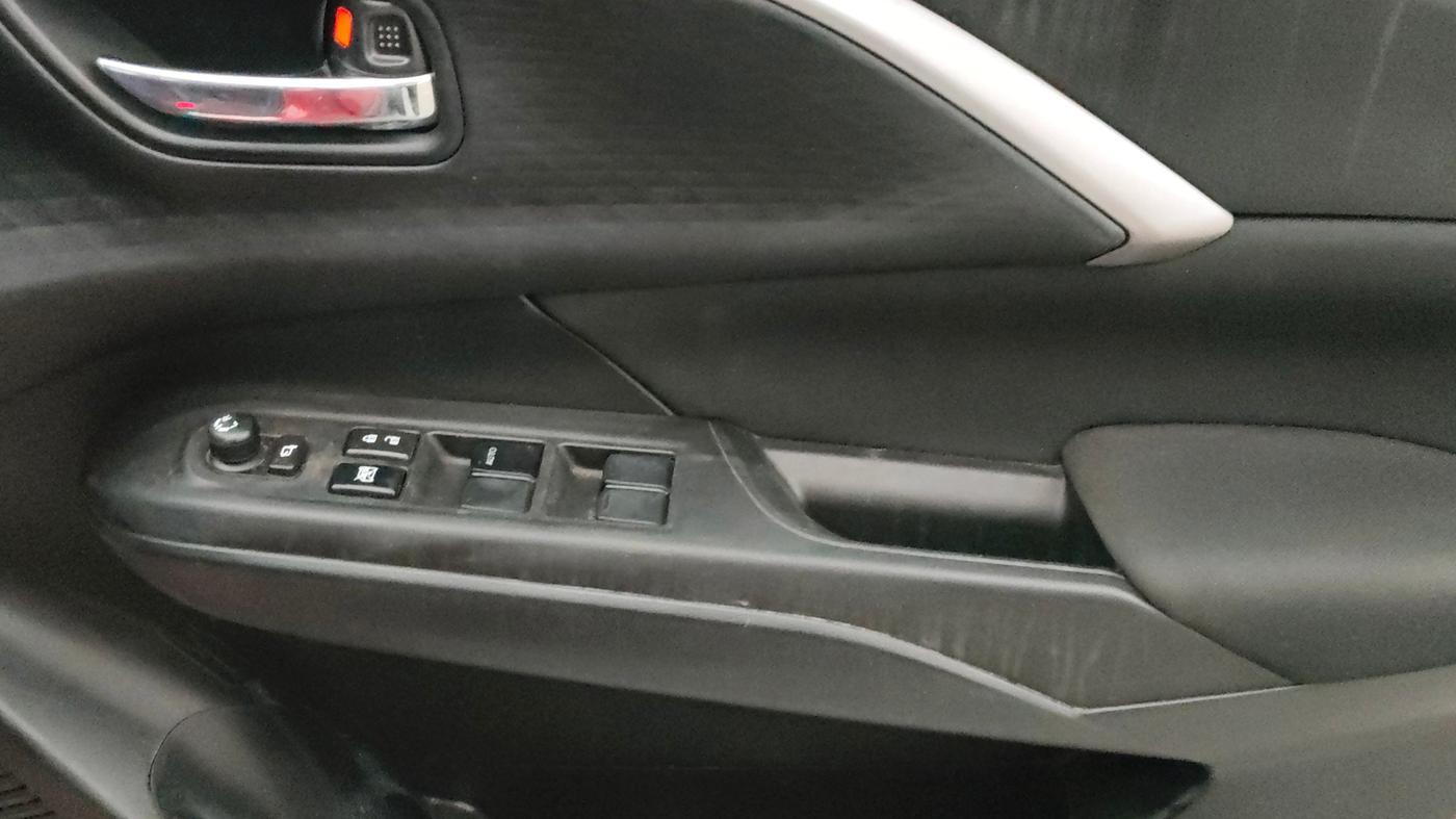 2024 Maruti Swift ZXi Plus Dual Tone AMT, Petrol, Automatic, 20,431 km, Driver Side Door Panels Control