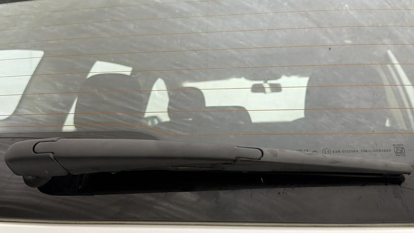 2025 Mahindra XUV700 AX 5 P AT 5 STR, Petrol, Automatic, 3,138 km, Rear Wiper