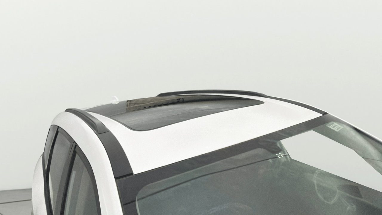 2025 Mahindra XUV700 AX 5 P AT 5 STR, Petrol, Automatic, 3,138 km, Moonroof/ Sunroof
