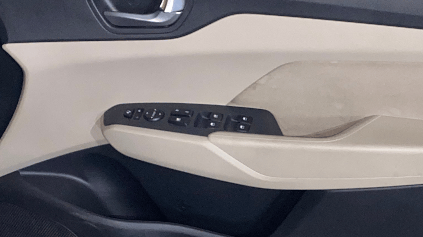 2022 Hyundai Verna SX 1.5 VTVT, Petrol, Manual, 29,322 km, Driver Side Door Panels Control