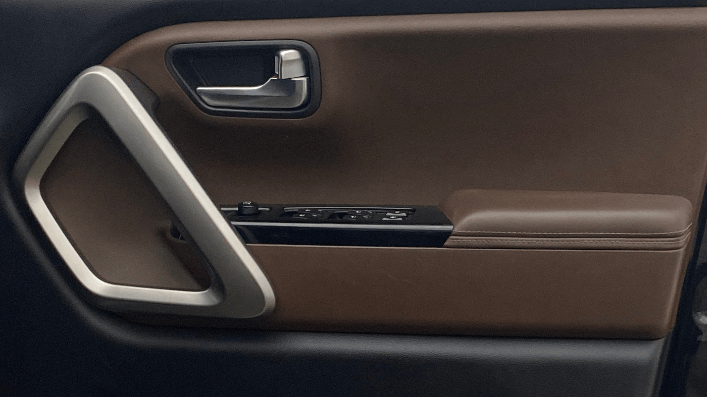 2024 Mahindra SCORPIO-N Z8 PETROL AT 7 STR, Petrol, Automatic, 17,908 km, Driver Side Door Panels Control