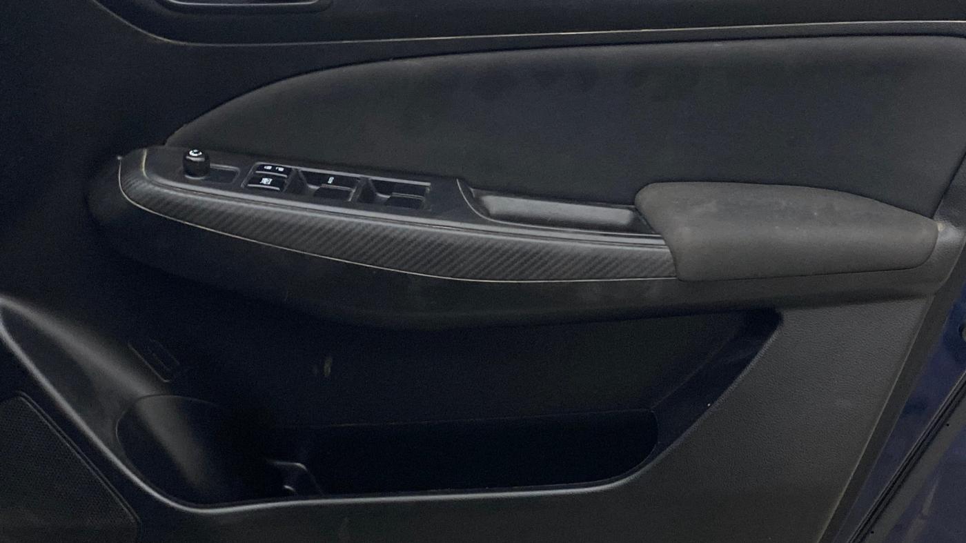 2019 Maruti Swift VXI AMT, Petrol, Automatic, 25,506 km, Driver Side Door Panels Control