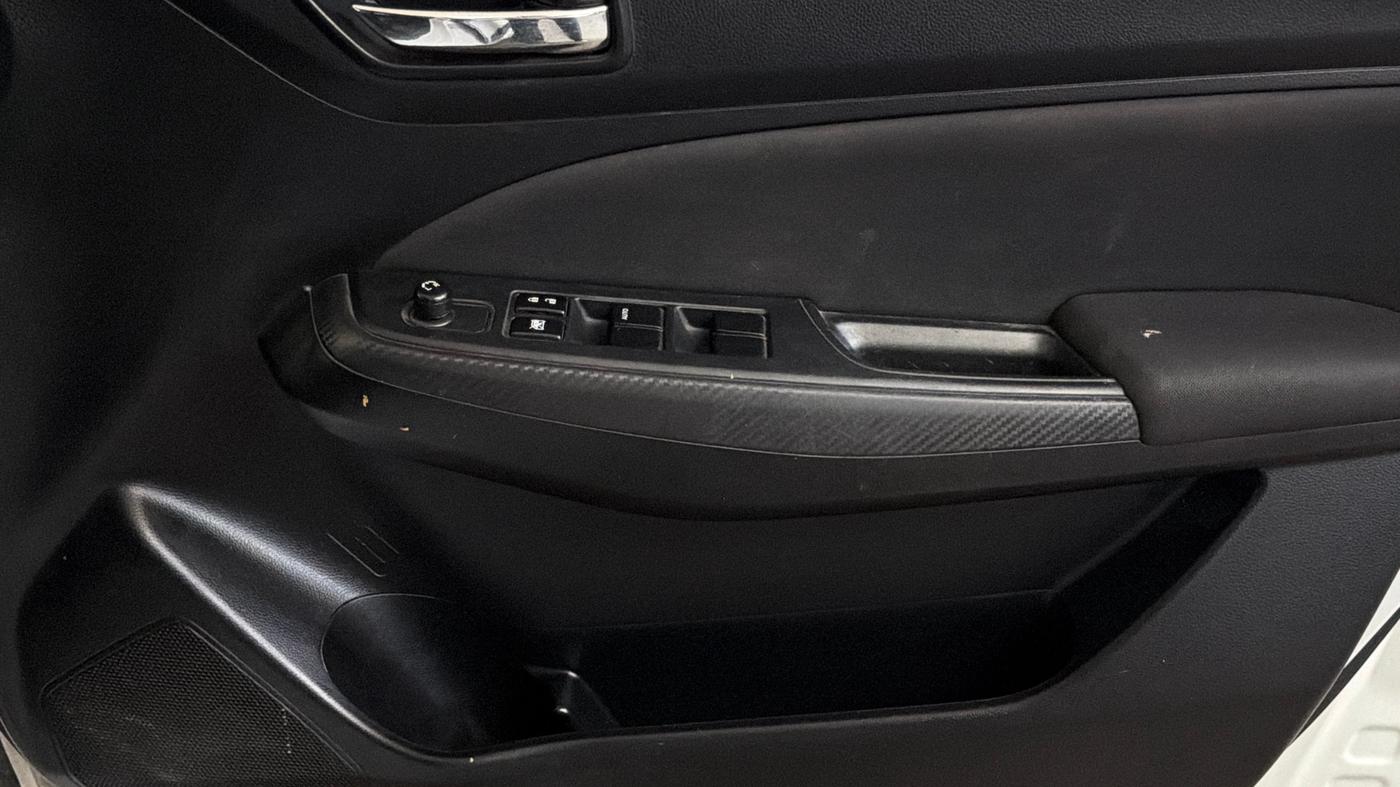 2020 Maruti Swift VXI AMT, Petrol, Automatic, 43,179 km, Driver Side Door Panels Control