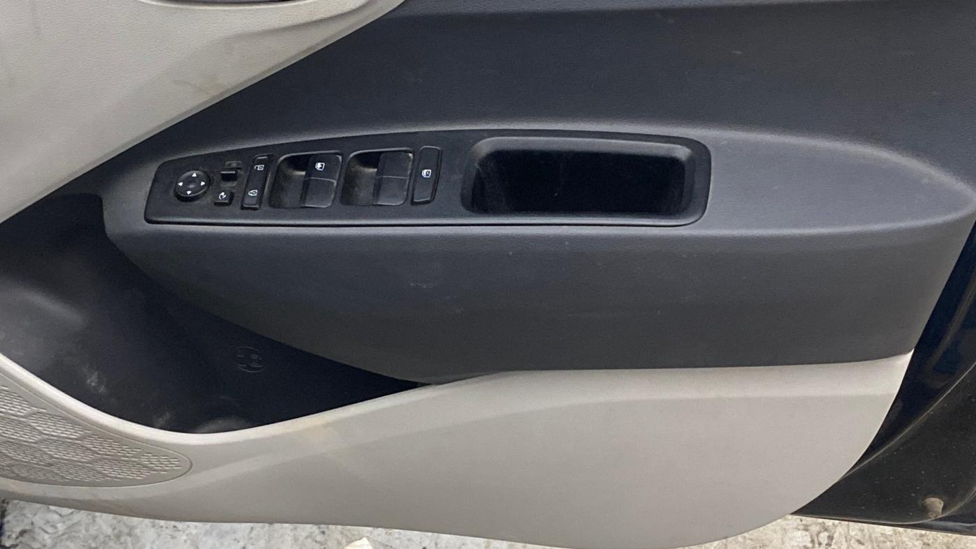2023 Hyundai AURA SX 1.2, Petrol, Manual, 25,986 km, Driver Side Door Panels Control