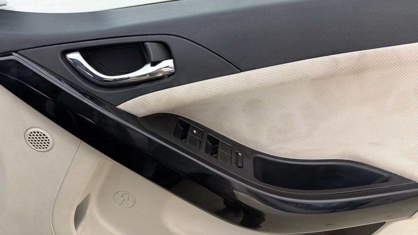 2020 Tata NEXON XZA PLUS SUNROOF PETROL, Petrol, Automatic, 51,190 km, Driver Side Door Panels Control